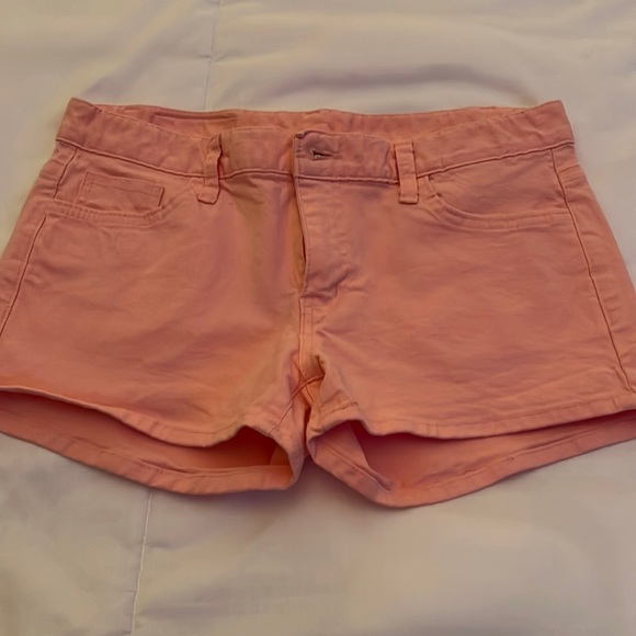 💖🍑🔥Super cute coral peachy shorts in Size 3 🍑🔥💖 - Picture 1 of 3